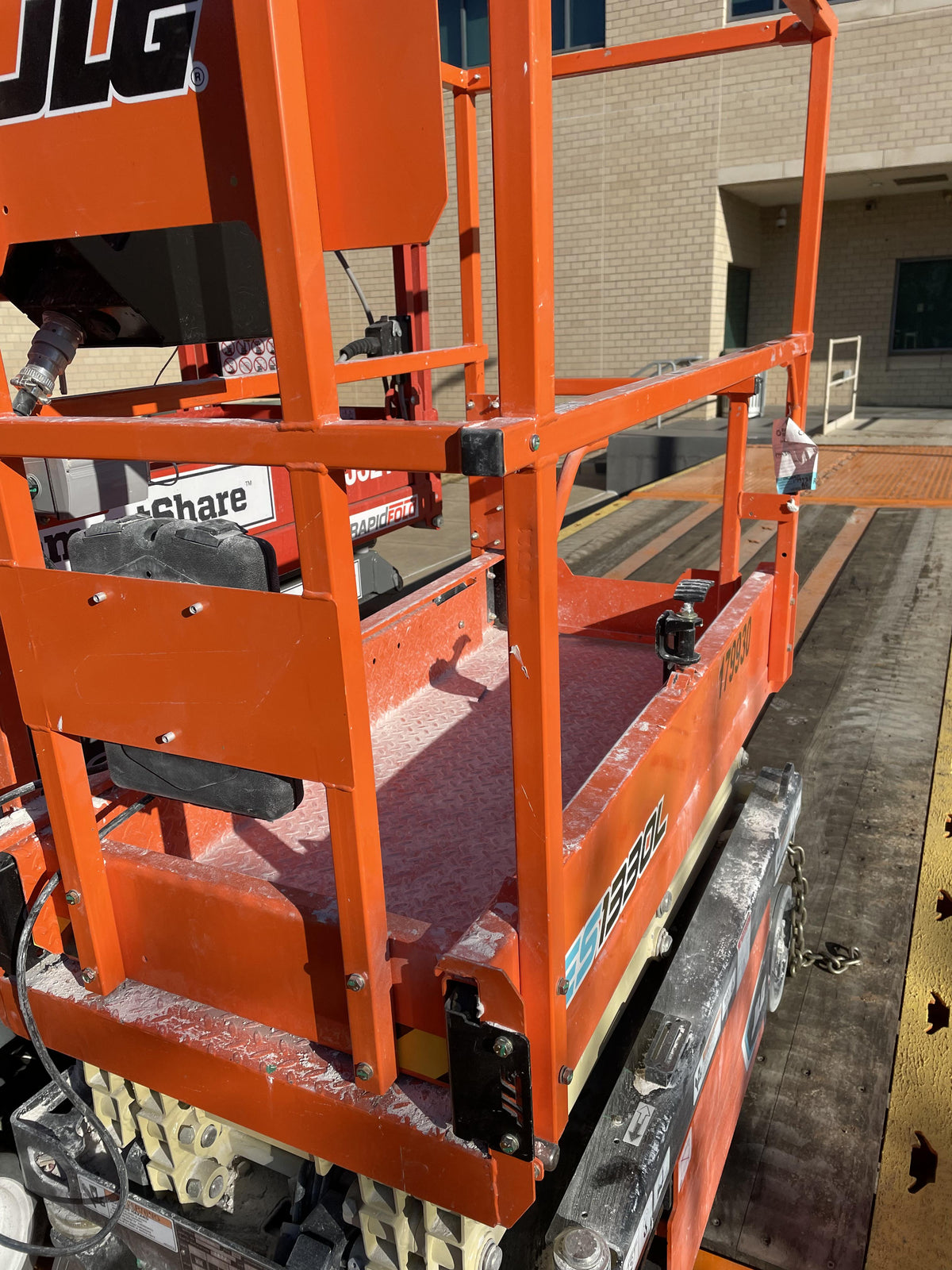 2021 JLG ES1330L