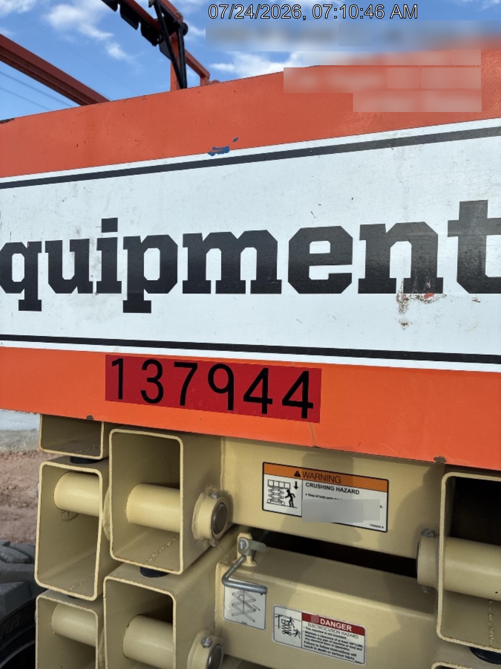 2021 JLG 330LRT