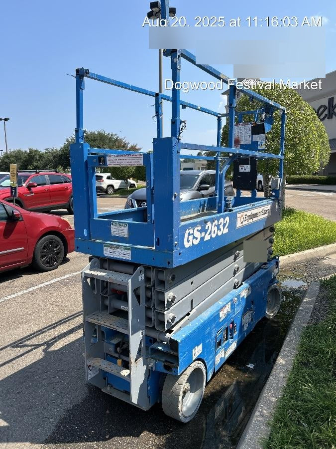 2019 Genie GS-2632 Folding rails with half height swing gate
