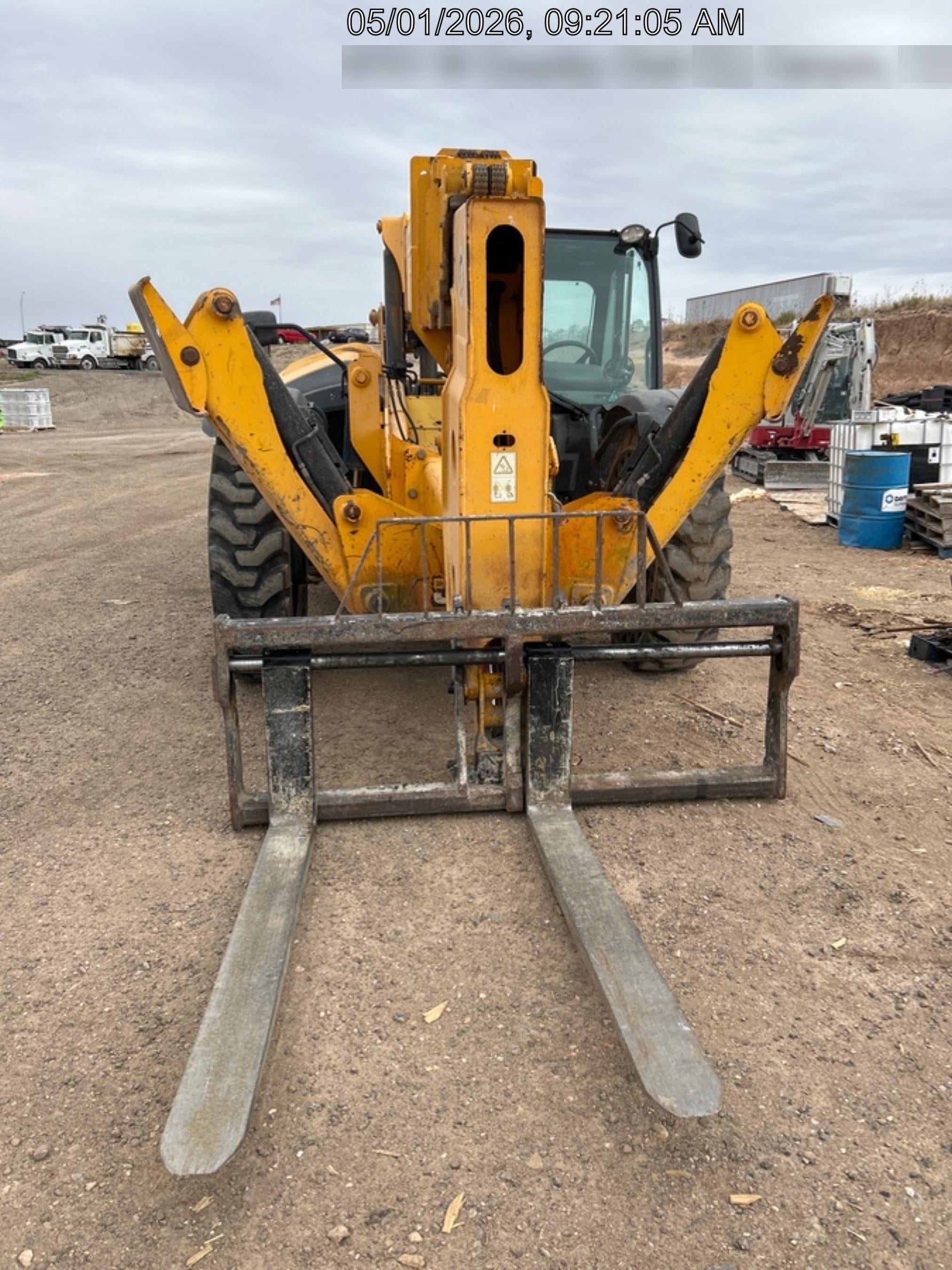 2019 JCB 512-56 109 HP w/CAB/HVAC, Beacon, Aux Hydraulics, Worklights, Solid Tires w/60" Carriage/Forks