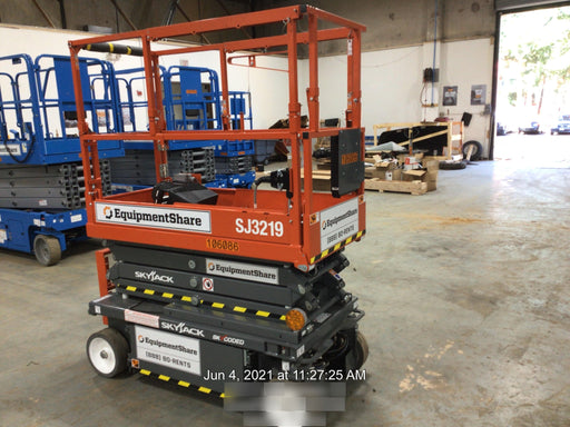 2020 Skyjack SJIII-3219 Solid NM Tires, Half height spring hinged entry gate, Dual Beacons, 800W Inverter