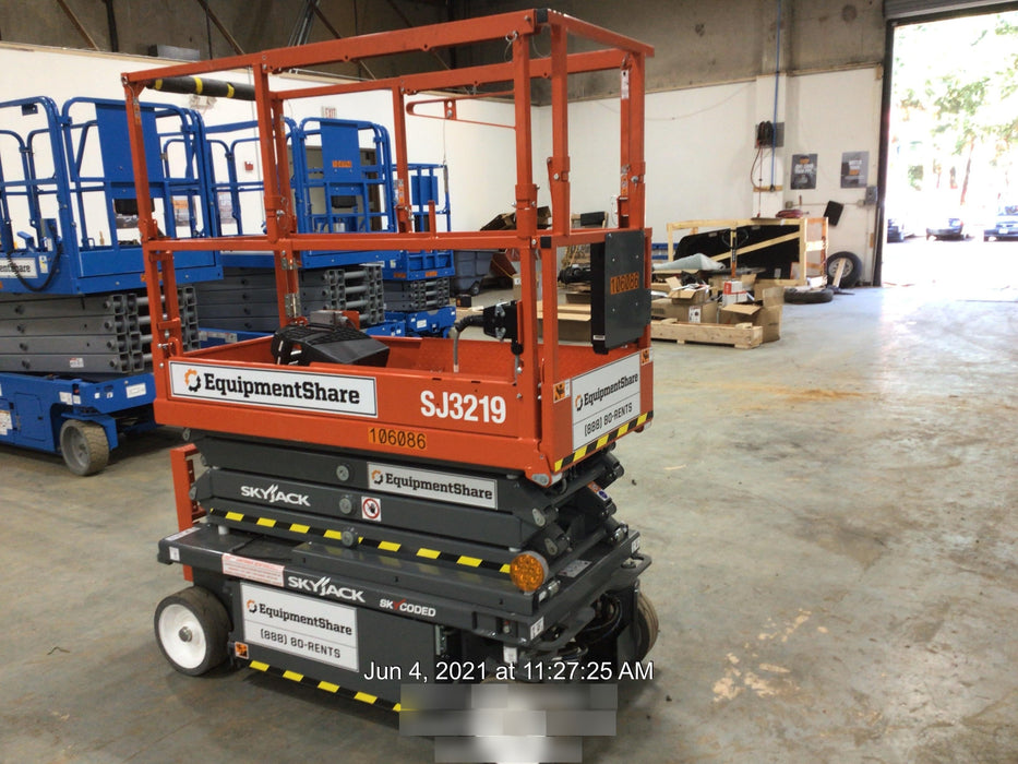 2020 Skyjack SJIII-3219 Solid NM Tires, Half height spring hinged entry gate, Dual Beacons, 800W Inverter