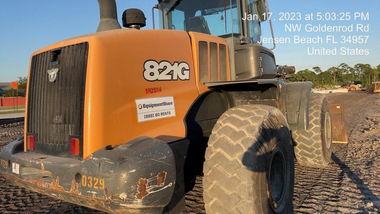 2017 Case 821G CLOSED CAB, JRB 418 STYLE HYD COUPLER