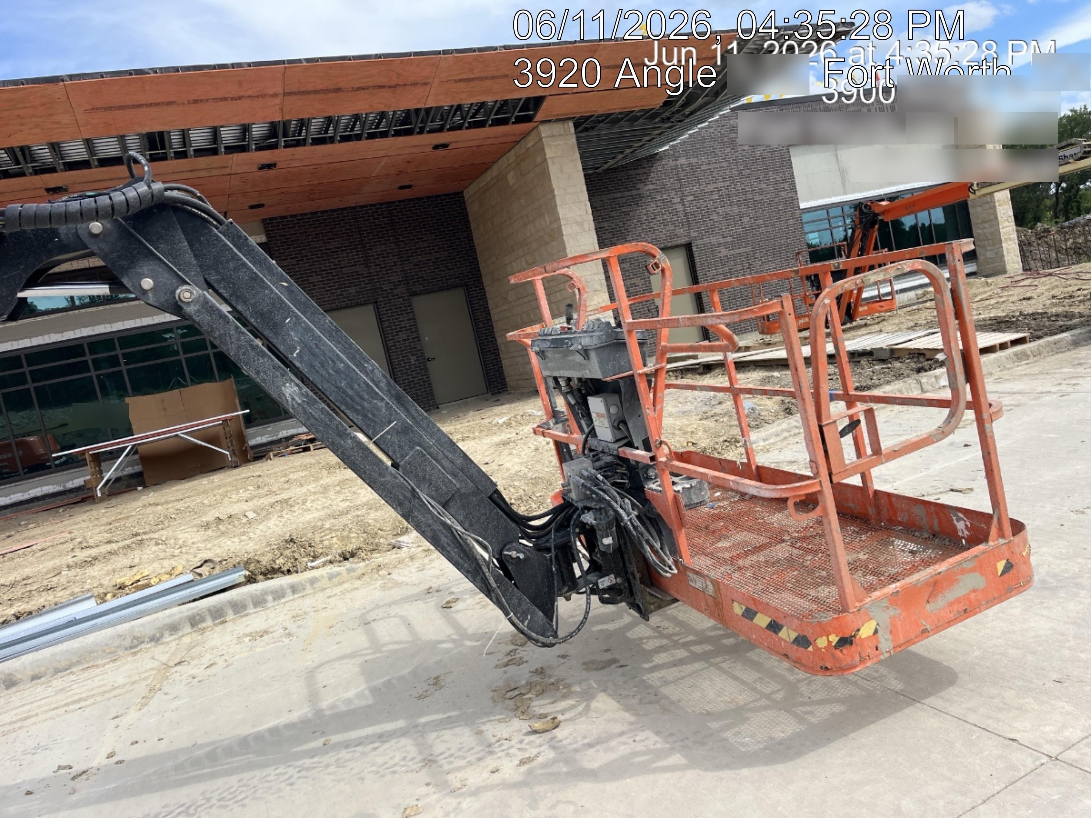 2023 JLG 660SJ