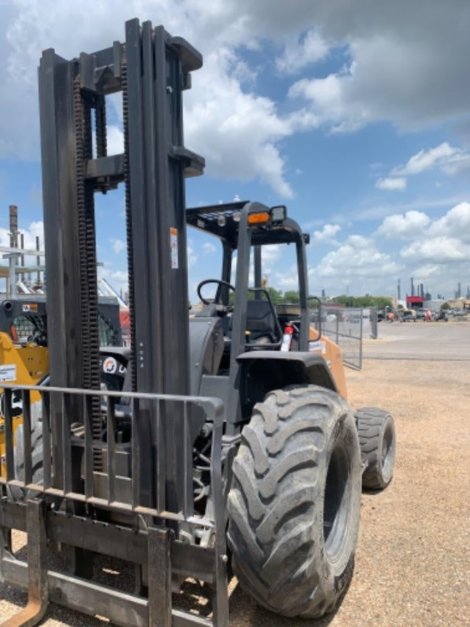 2023 CASE 588H