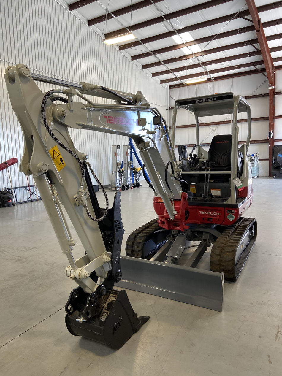 2020 TAKEUCHI TB235-2R