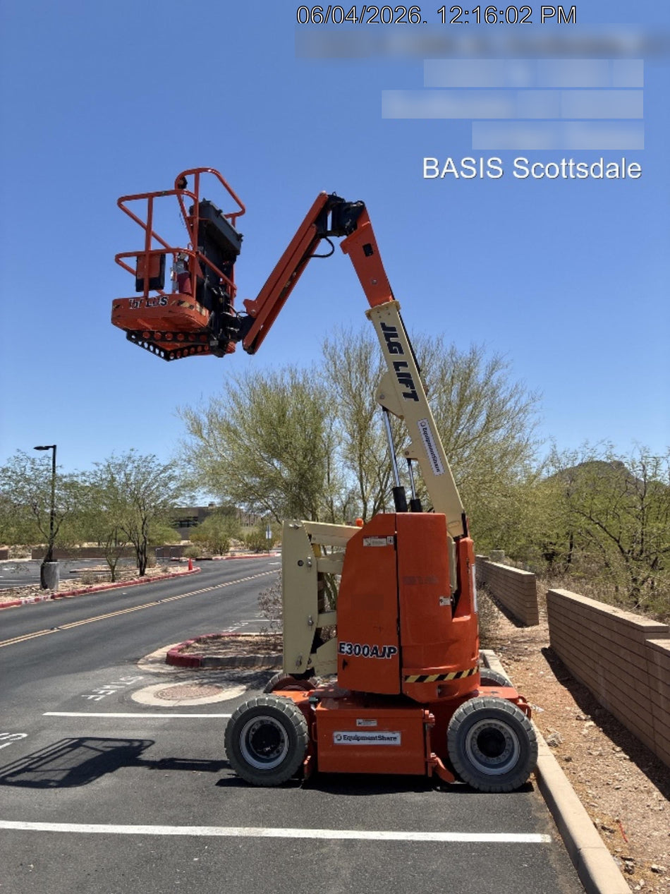 2021 JLG E300AJP