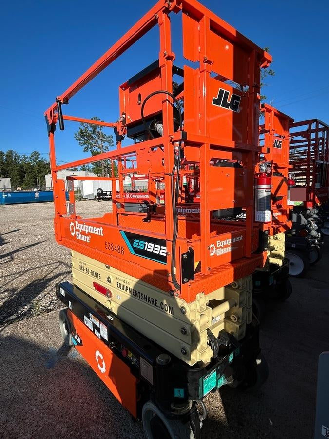2025 JLG ES1932