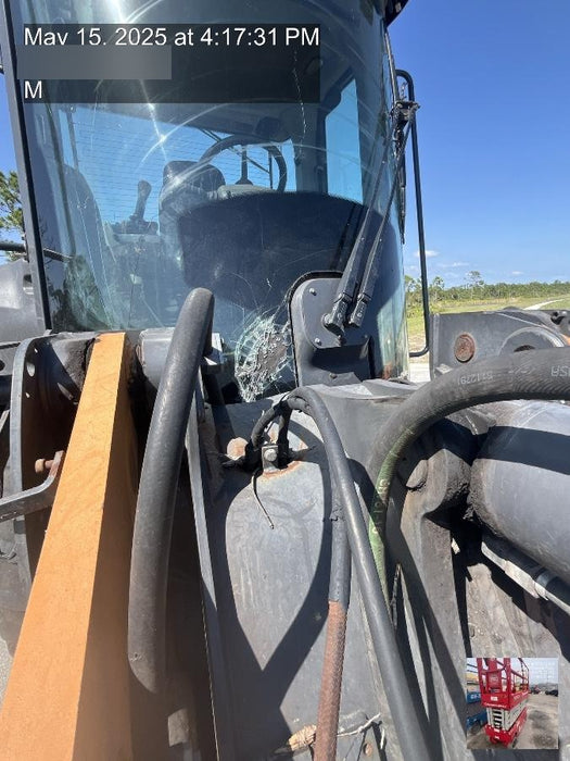 2018 Case 621G CLOSED CAB, JRB 416 STYLE HYD COUPLER