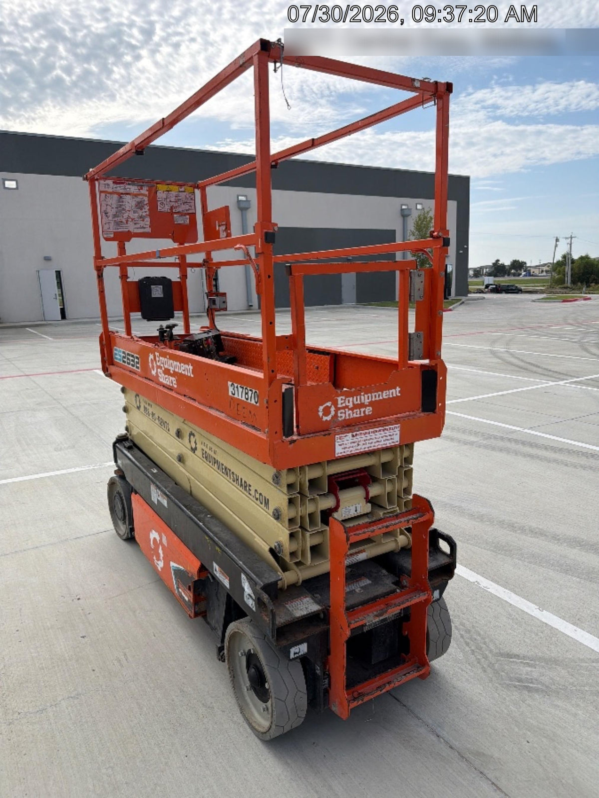 2023 JLG ES2632