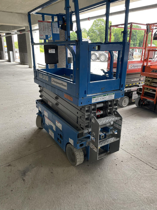 2020 Genie GS-1930 Solid Non Marking Tires, Beacon, Folding rails with half height swing gate