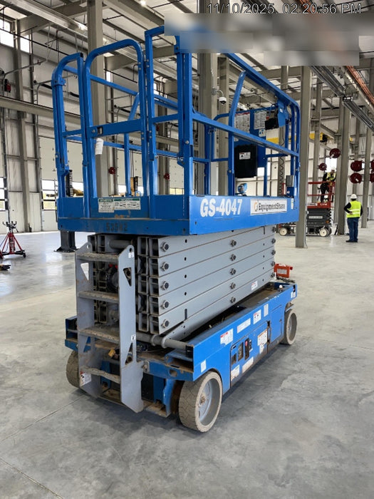 2019 Genie GS-4047 Folding rails with half height swing gate