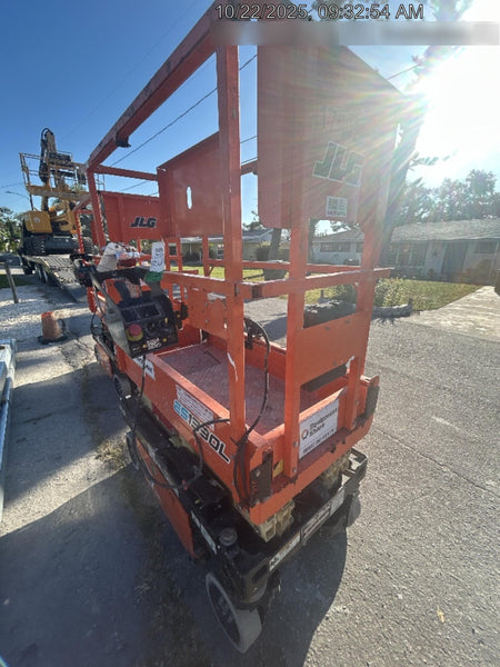 2021 JLG ES1330L