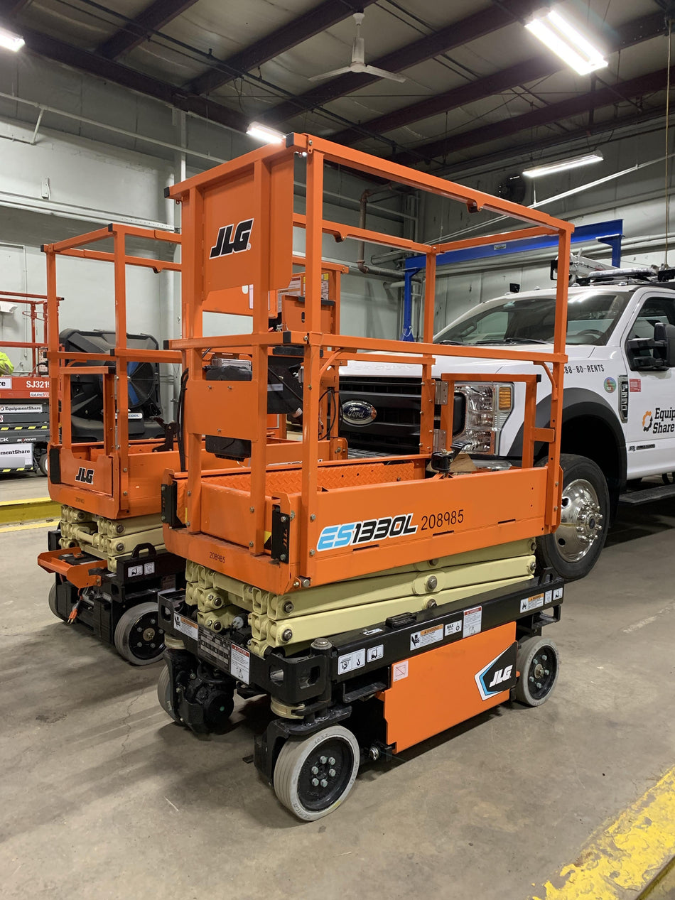 2022 JLG ES1330L