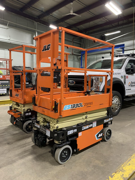 2022 JLG ES1330L