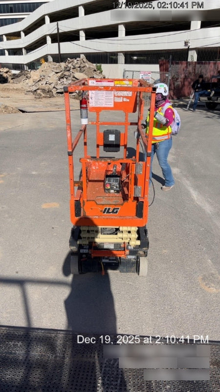 2021 JLG ES1330L