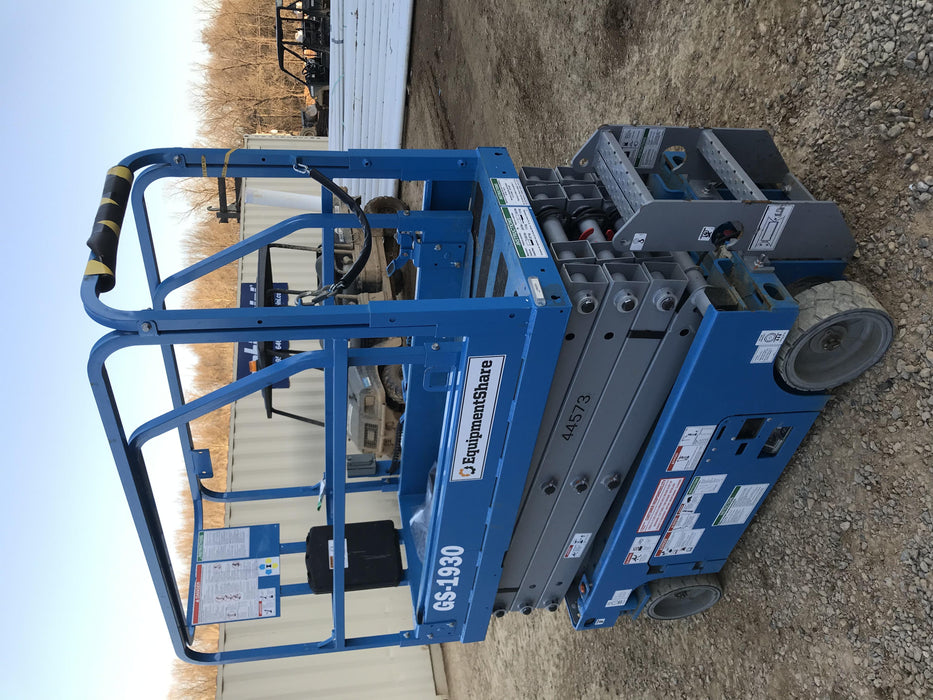 2019 Genie GS-1930 Fixed rails with chain Entry