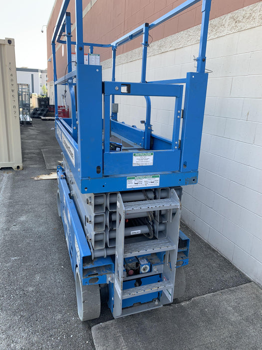 2019 Genie GS-2632 Folding rails with half height swing gate