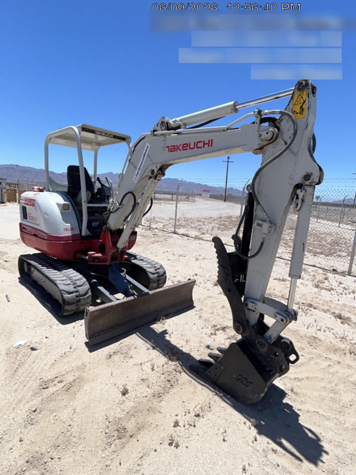 2022 TAKEUCHI TB235-2R