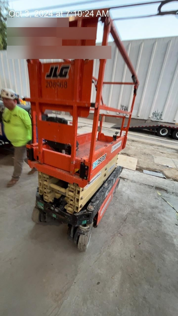 2022 JLG ES1932