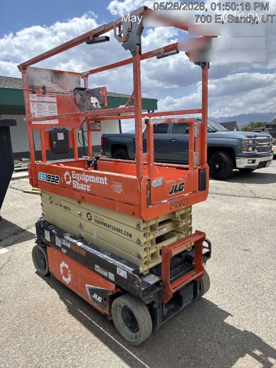 2023 JLG ES1932