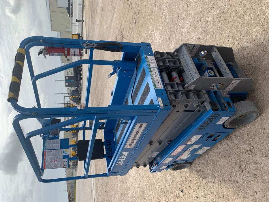 2019 Genie GS-1930 Fixed rails with chain Entry