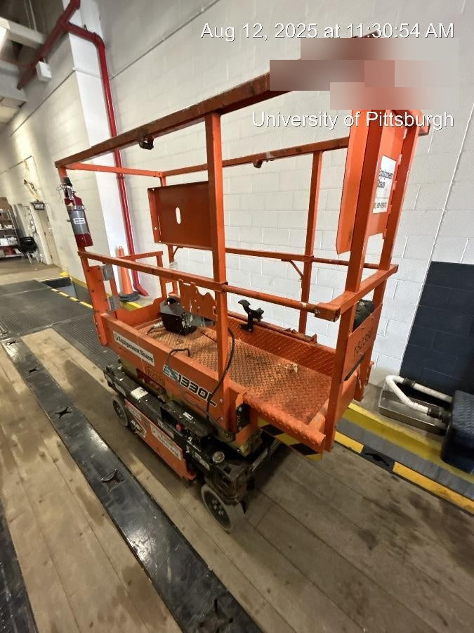 2021 JLG ES1330L