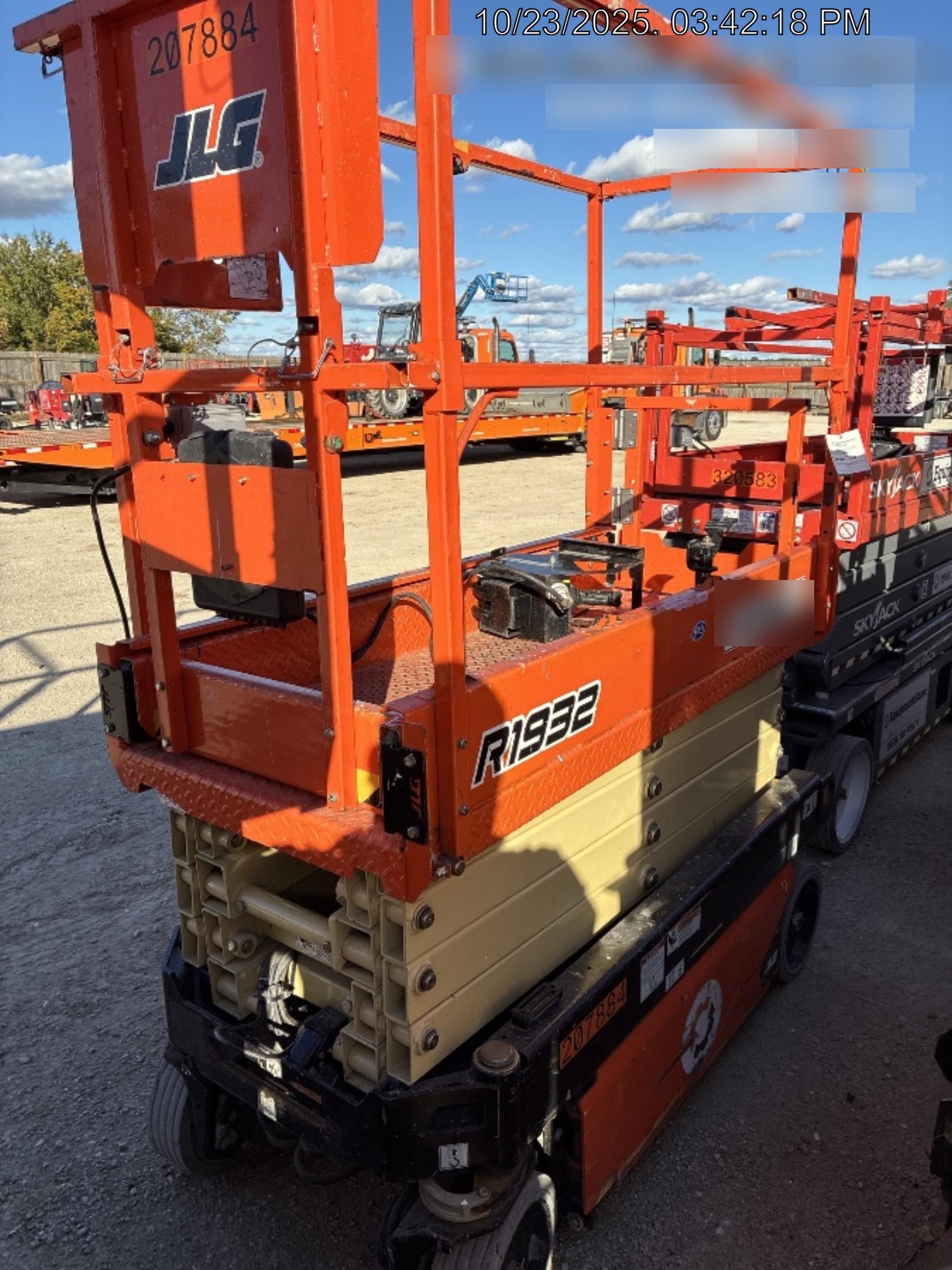 2022 JLG R1932