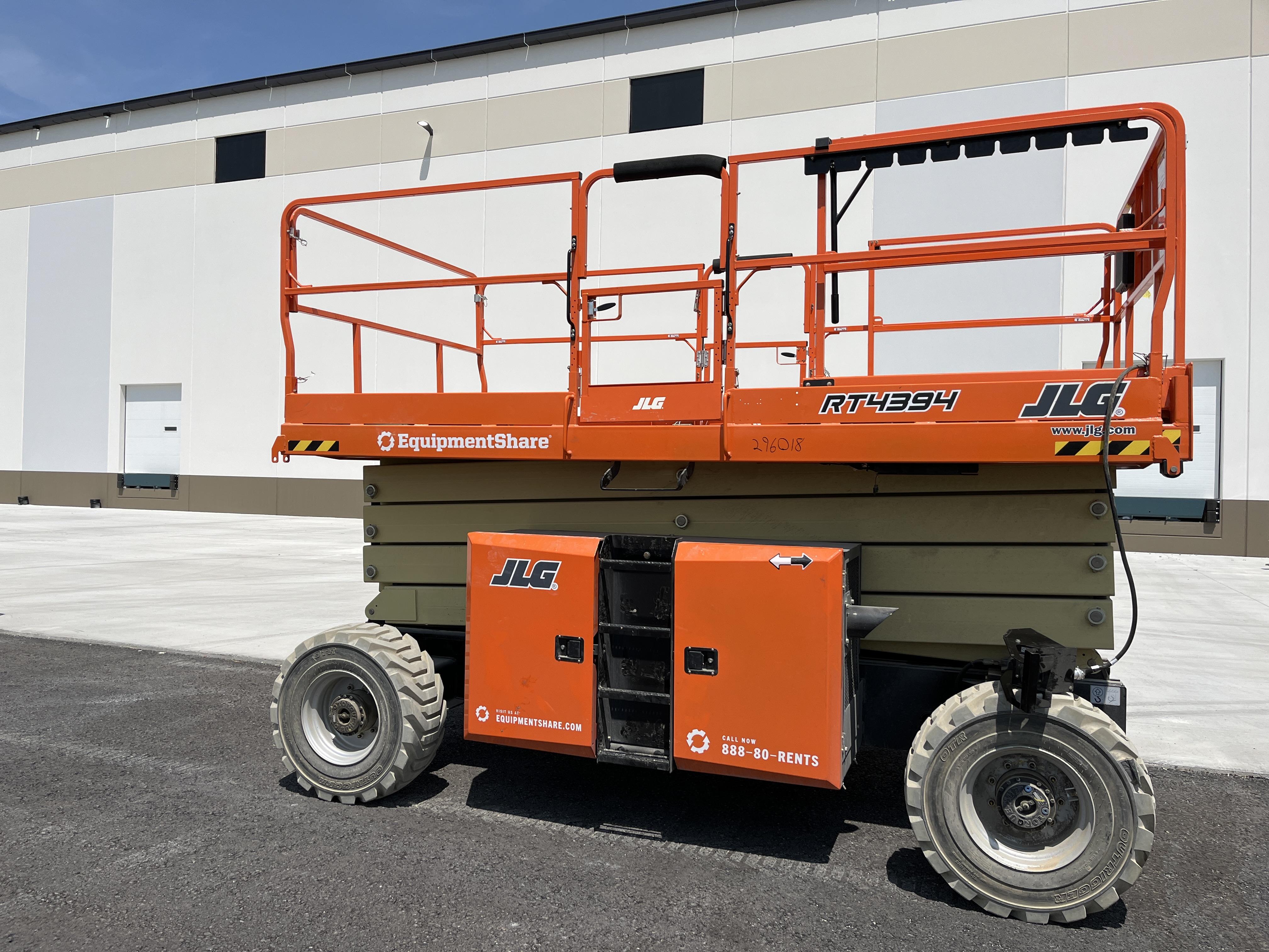 2023 JLG RT4394