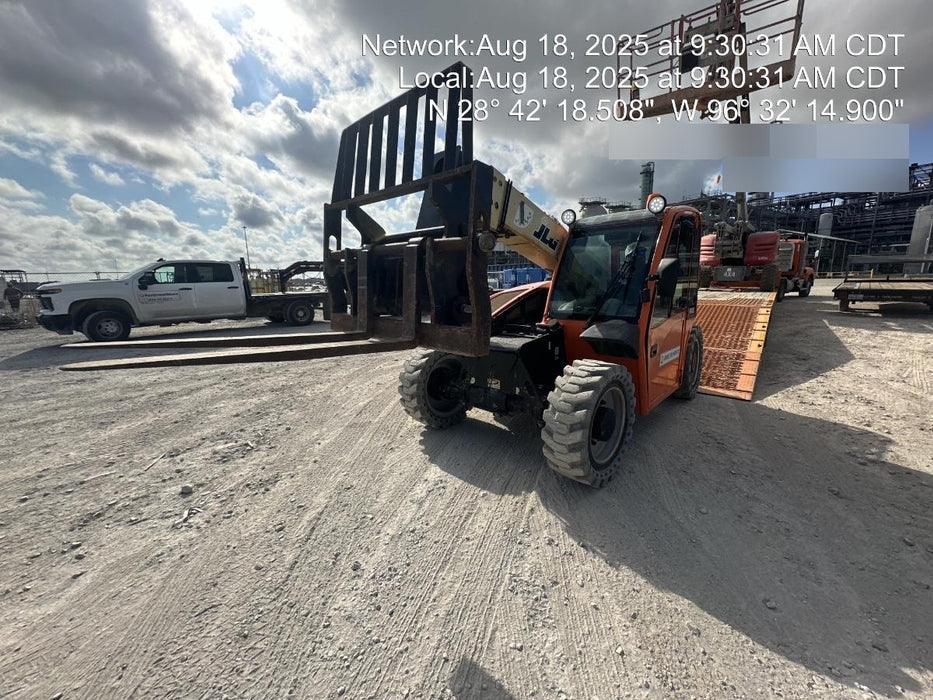 2020 JLG G5-18A Cab/Heat/Air, NM Solid Tires, Beacon w/48" Carriage, 48" Pallet Forks