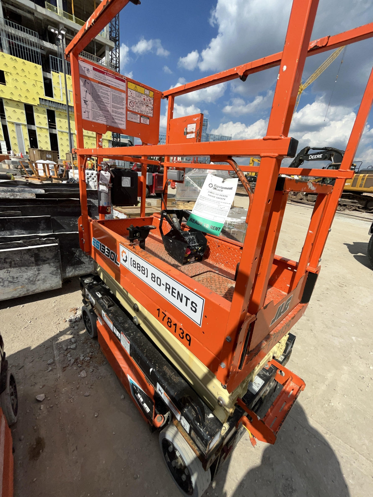 2021 JLG ES1330L