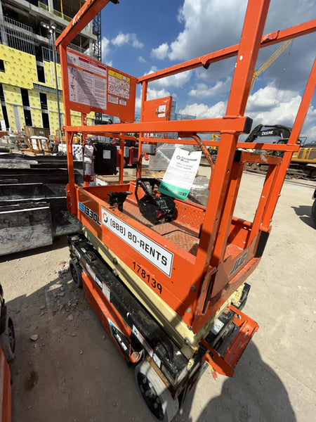 2021 JLG ES1330L