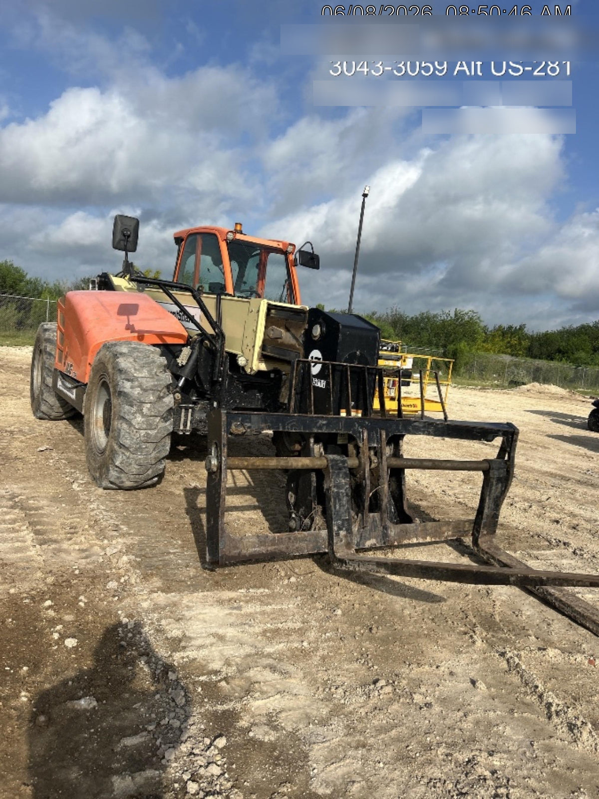 2023 JLG 1732