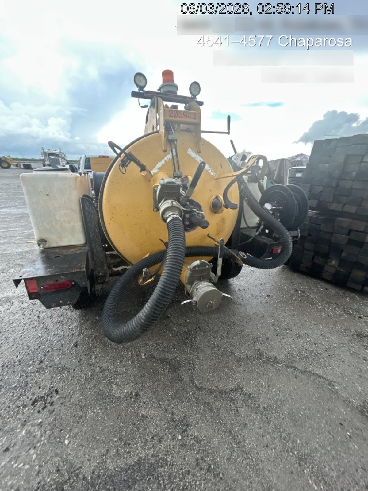 2022 Vac-Tron LP573XDT T4 Koehler Diesel Engine, 500 Gallon Debris Tank, x2 100 Gallon Water Tanks