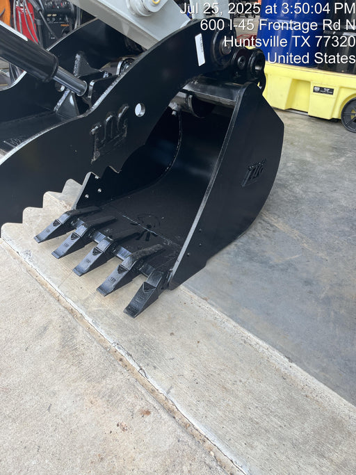 2025 TAKEUCHI 24" Bucket Takeuchi