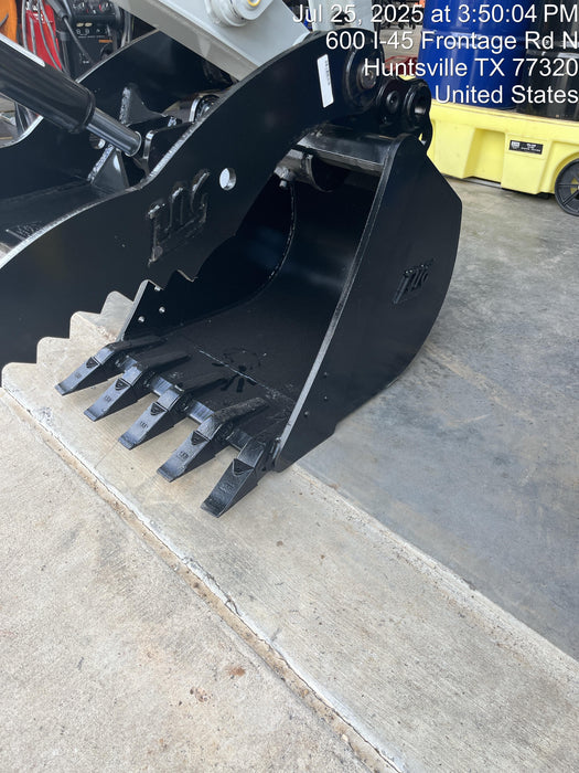 2025 TAKEUCHI 24" Bucket Takeuchi