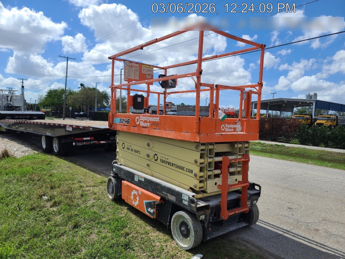 2023 JLG ES3246