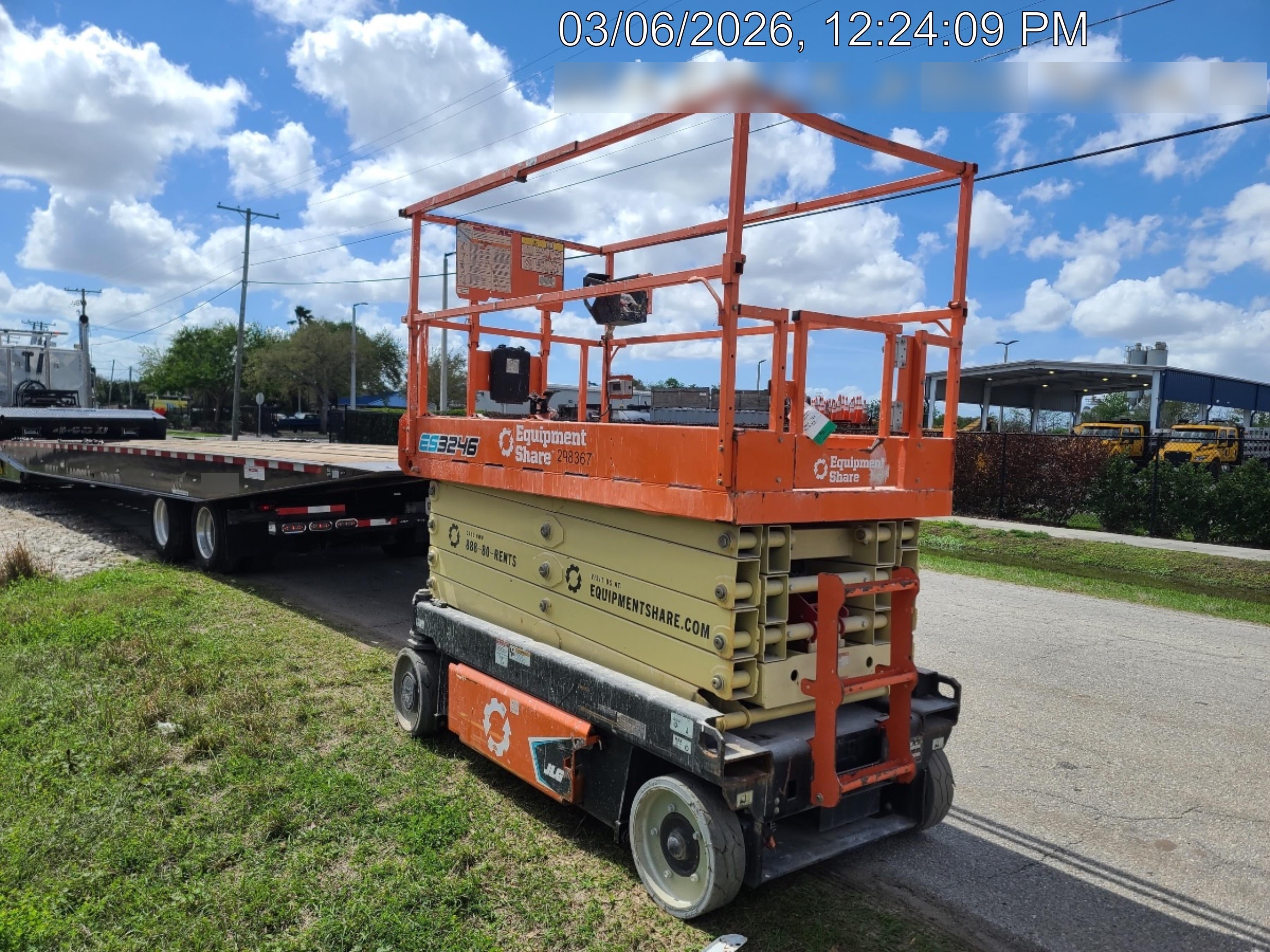 2023 JLG ES3246