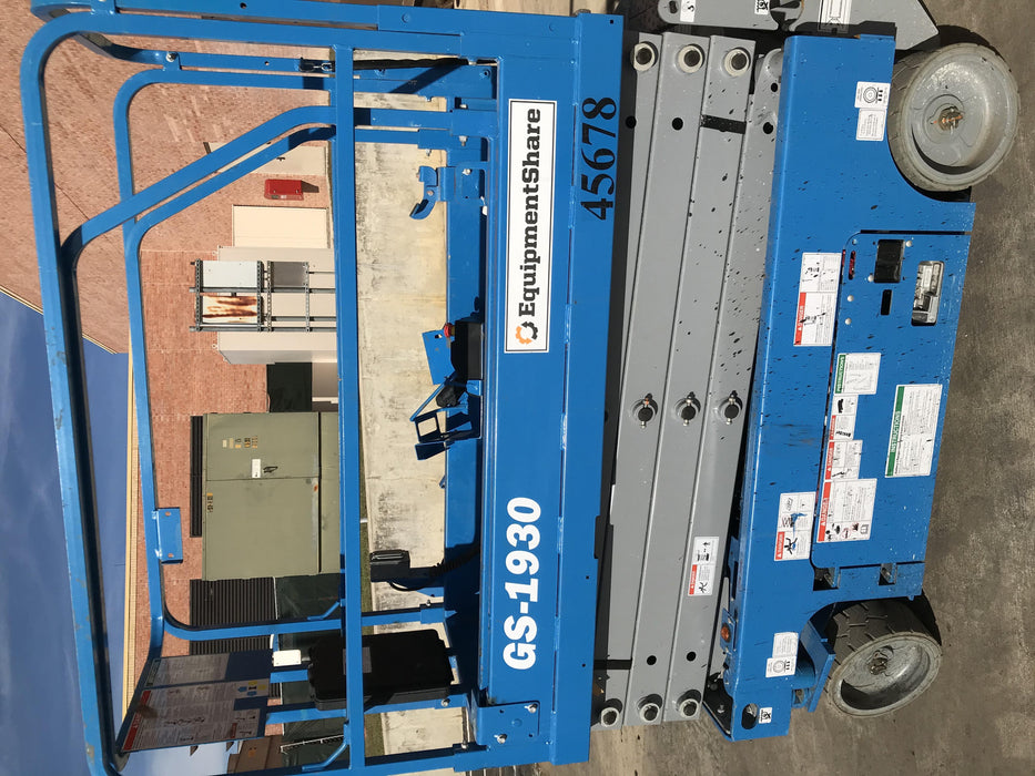 2019 Genie GS-1930 Fixed rails with chain Entry