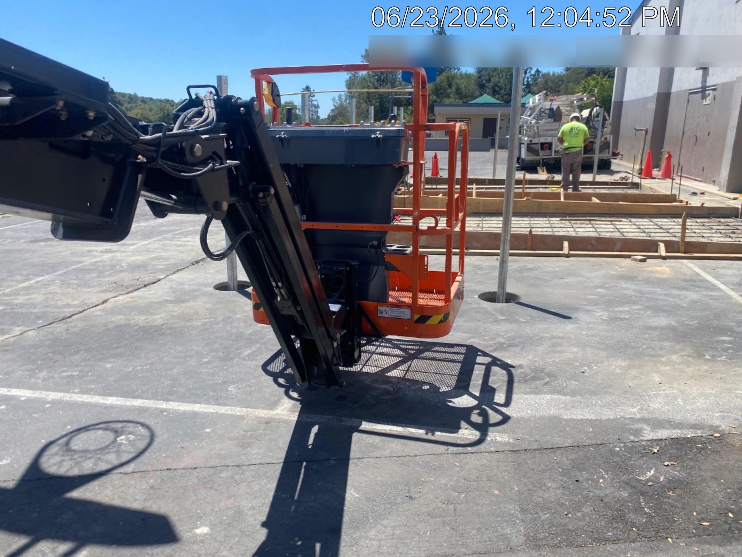 2025 JLG E300AJP