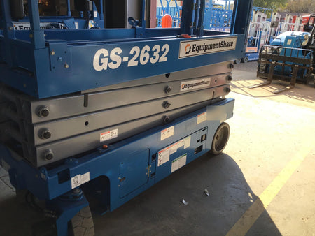 2019 Genie GS-2632 Folding rails with half height swing gate