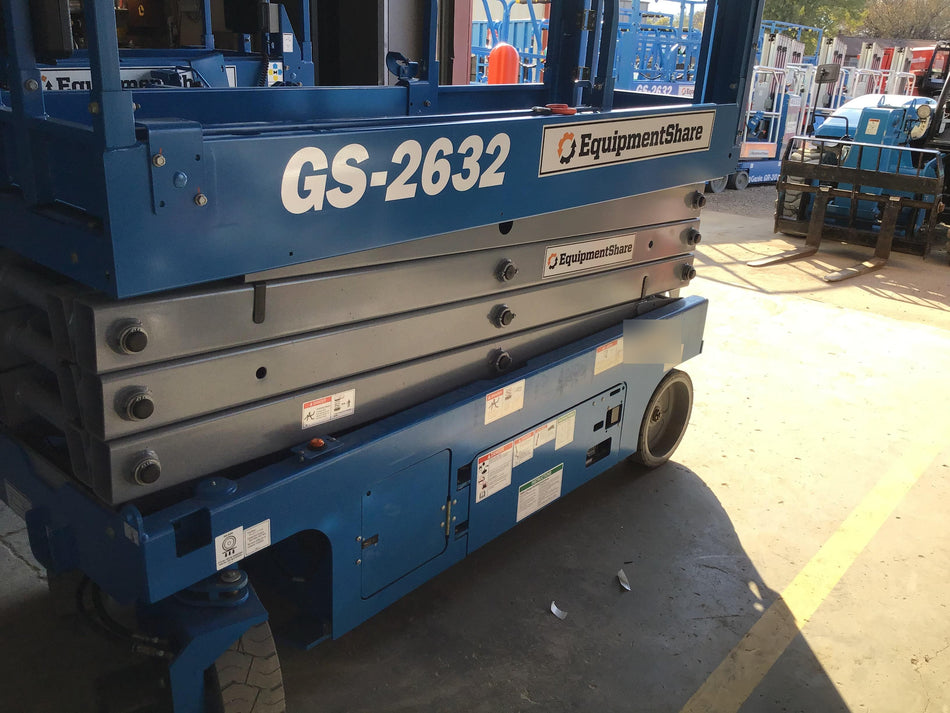 2019 Genie GS-2632 Folding rails with half height swing gate