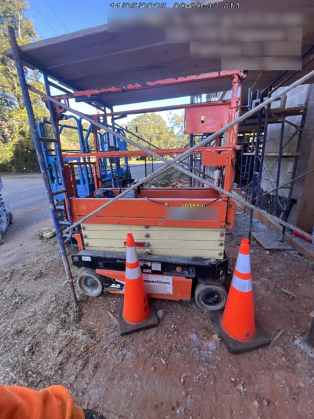2021 JLG ES1932