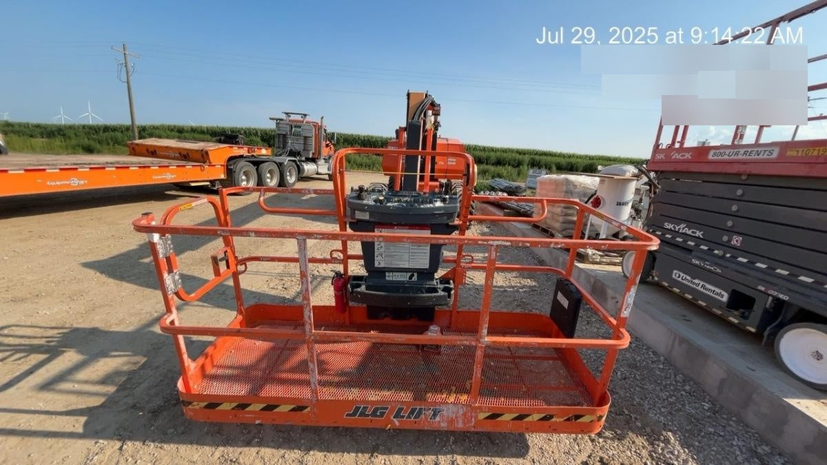 2022 JLG 800AJ