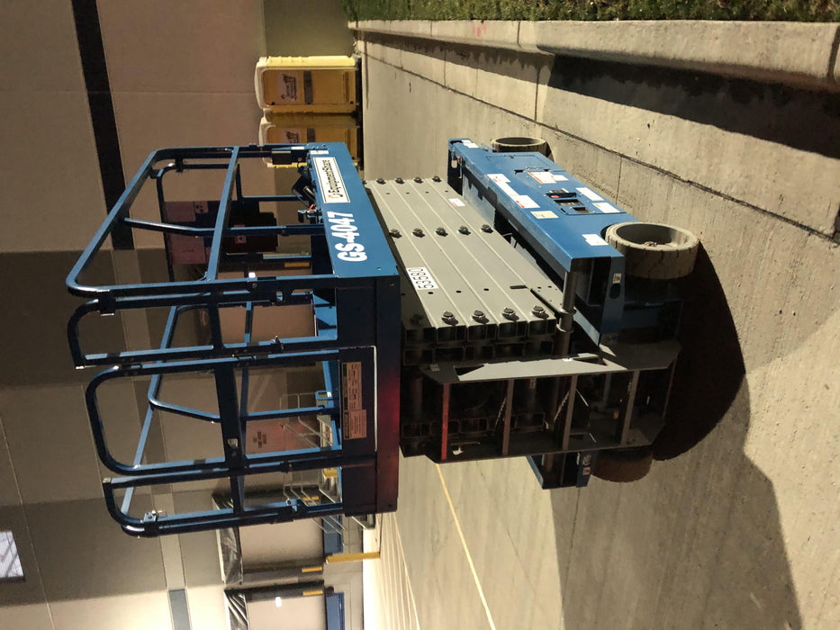 2019 Genie GS-4047 Folding rails with half height swing gate