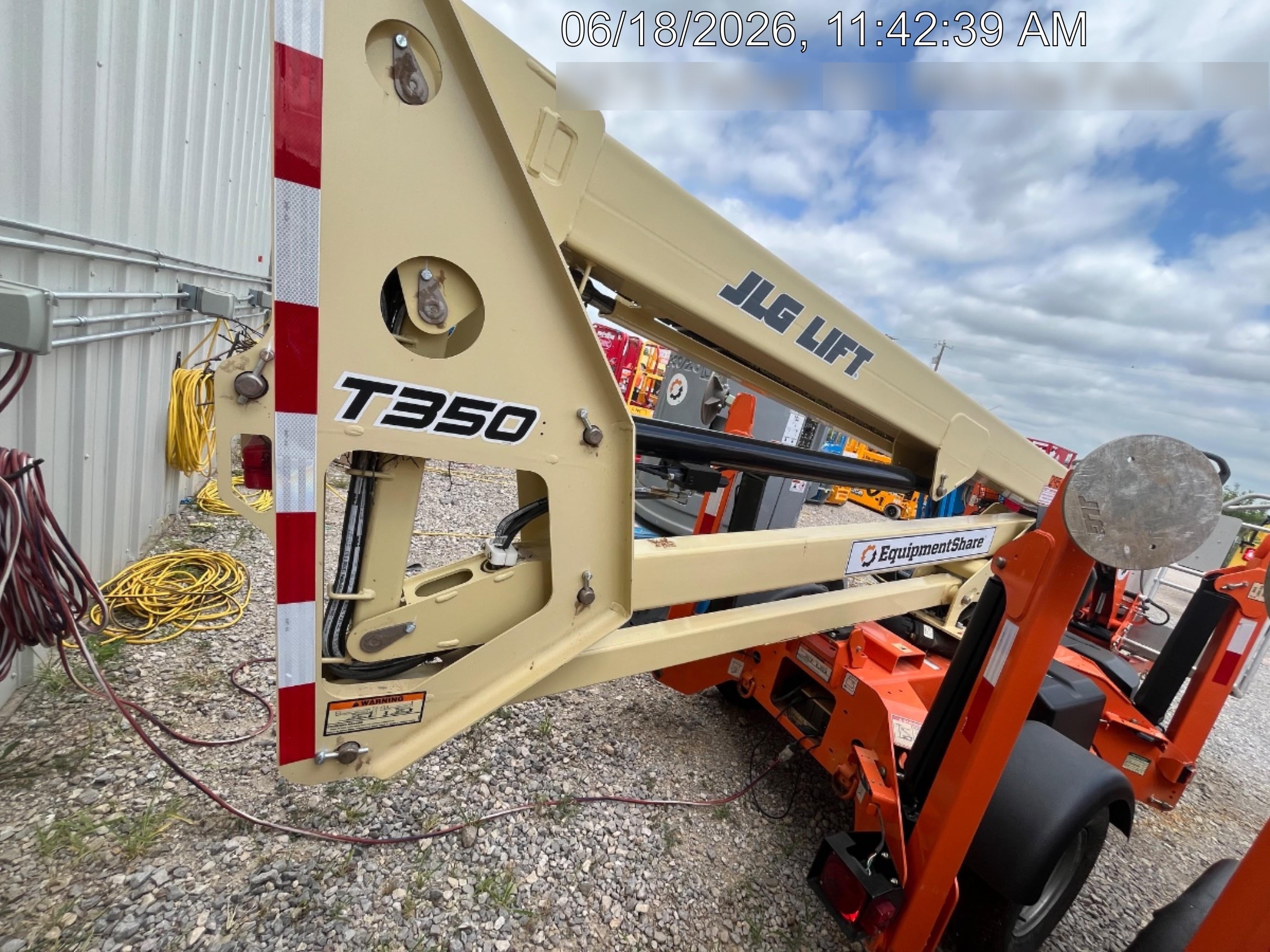 2023 JLG T350