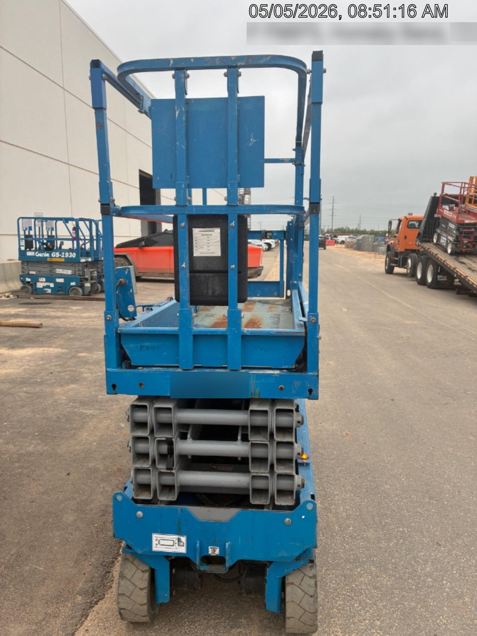 2019 Genie GS-2632 Folding rails with half height swing gate