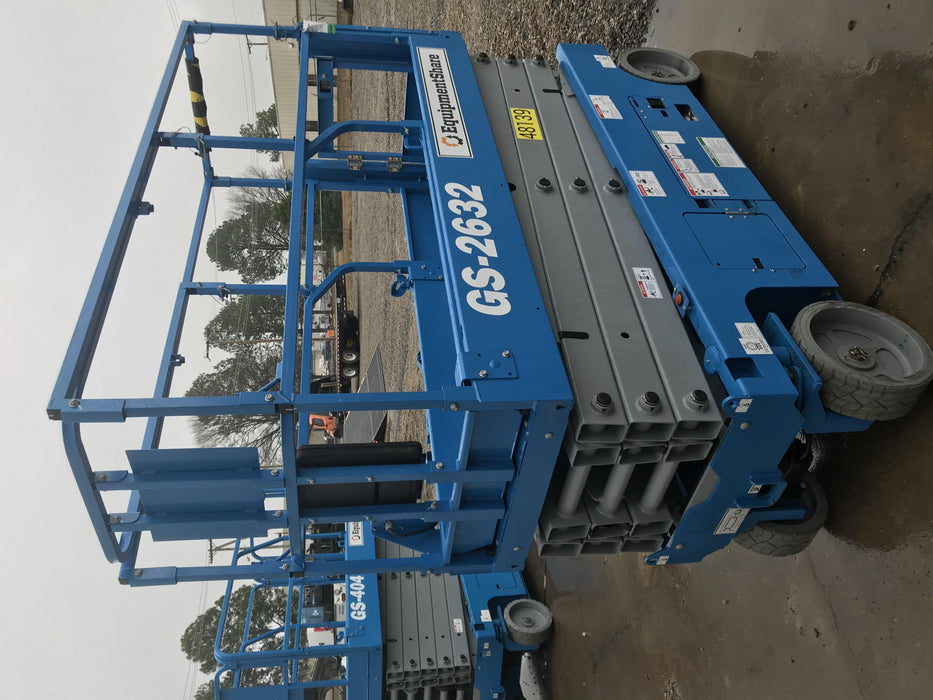 2019 Genie GS-2632 Folding rails with half height swing gate