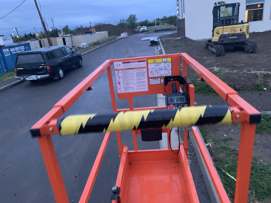 2021 JLG ES1330L