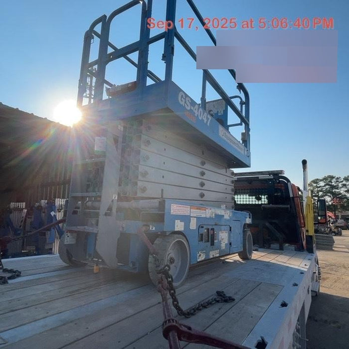 2019 Genie GS-4047 Folding rails with half height swing gate